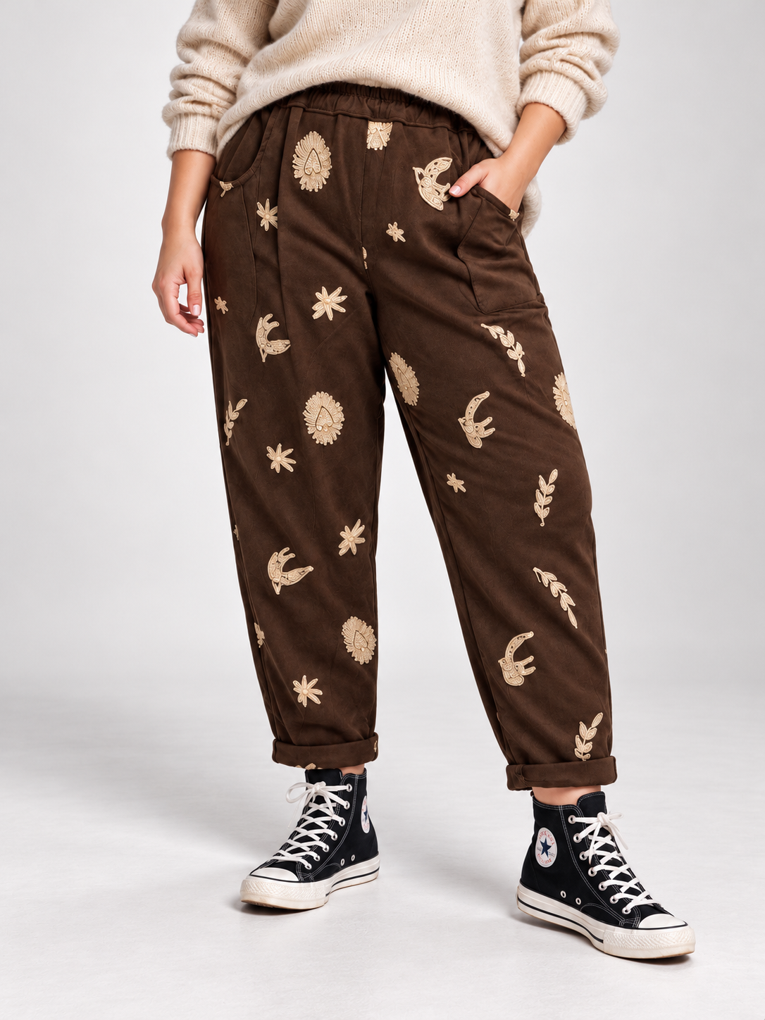 Pantalón Bordado Abu en chocolate
