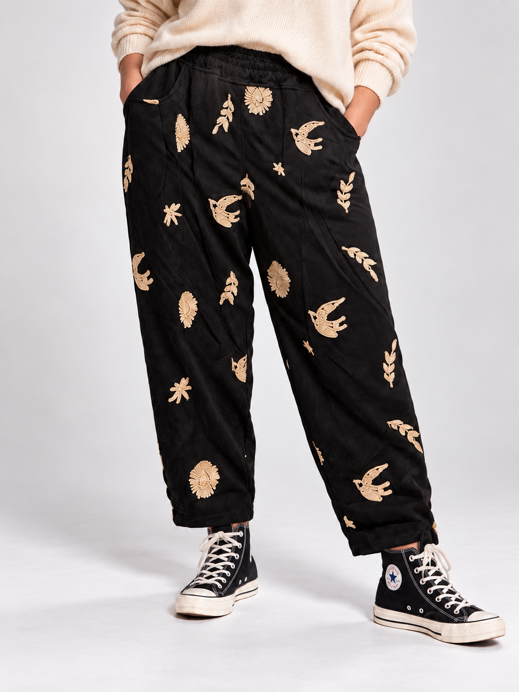 pantalón Bordado Abu en negro