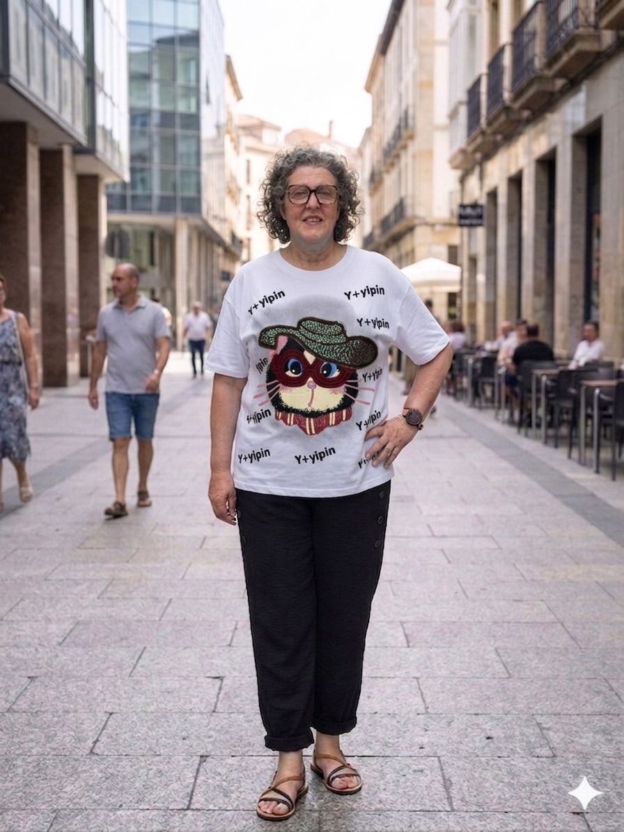 Camiseta Gatuna en Blanco